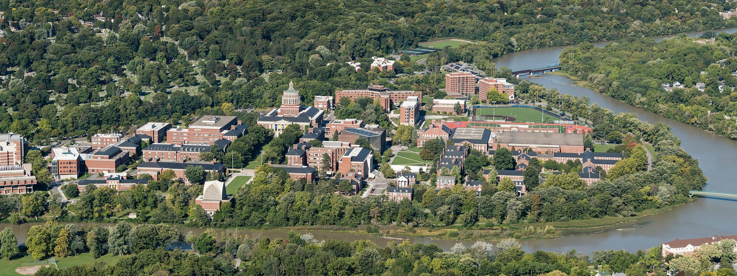 罗彻斯特河大学校园鸟瞰图.